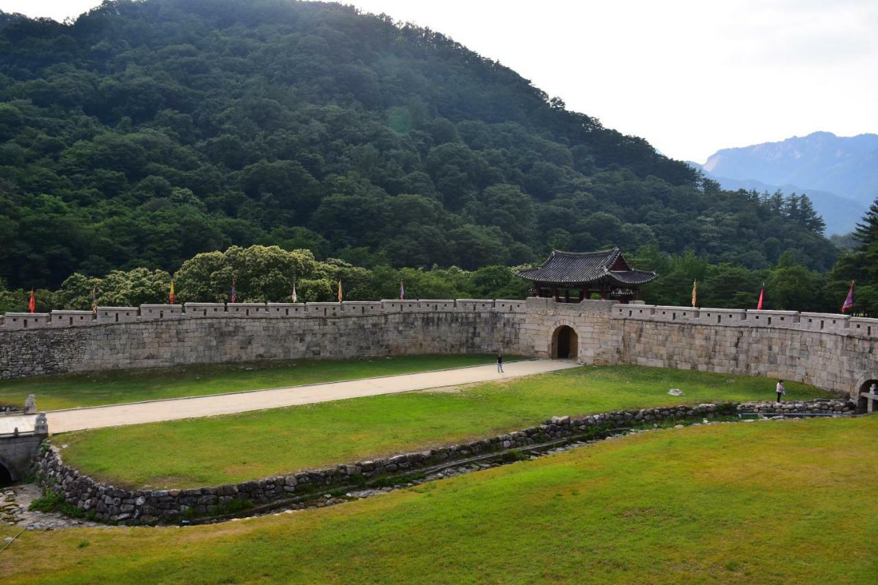 Sungbo Youth Hostel Mungyeong Buitenkant foto
