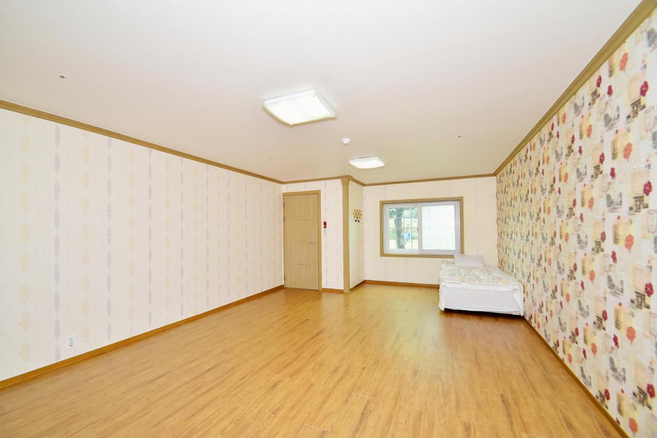 Sungbo Youth Hostel Mungyeong Buitenkant foto